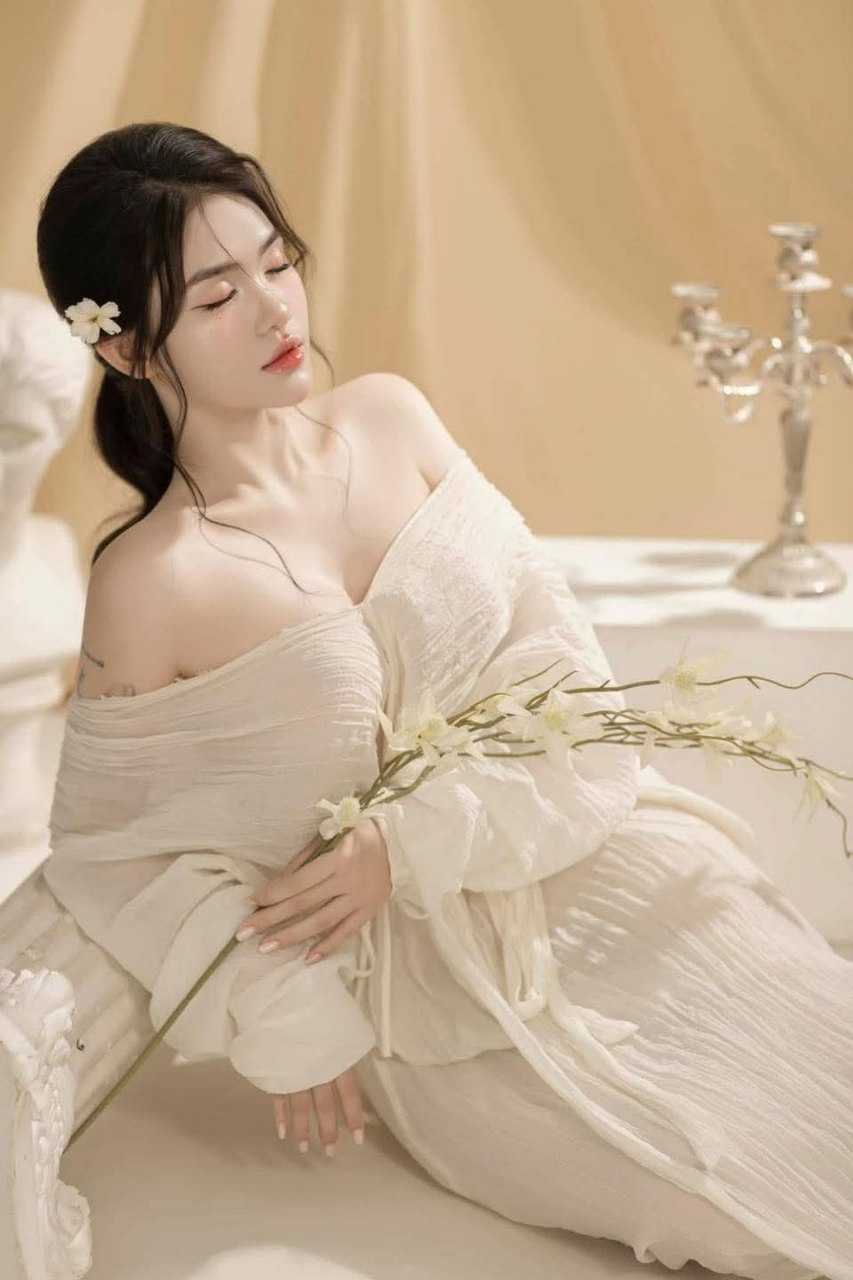 Bị điểm kém em gái sưng lồn khi anh trai đụ